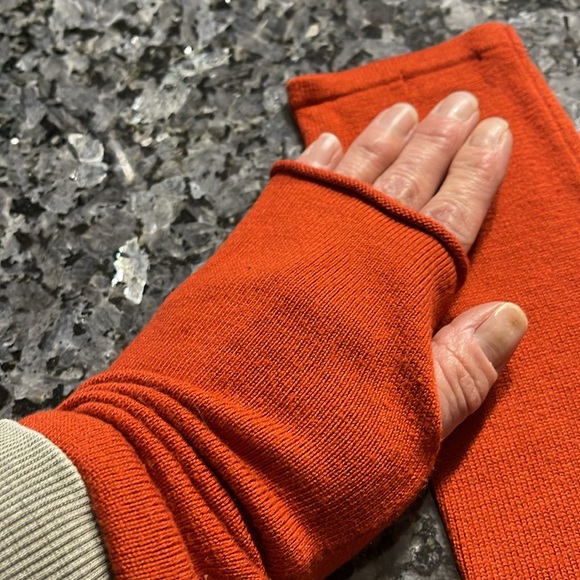 Knit wrist warmers terracotta in color - Picture 7 of 7